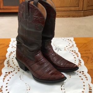 Ariat ladies slouch western boot, size 6B